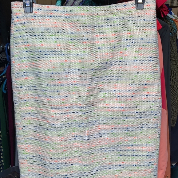 Absolute PERFECTION! J. crew size 0 pencil skirt - Picture 8 of 8